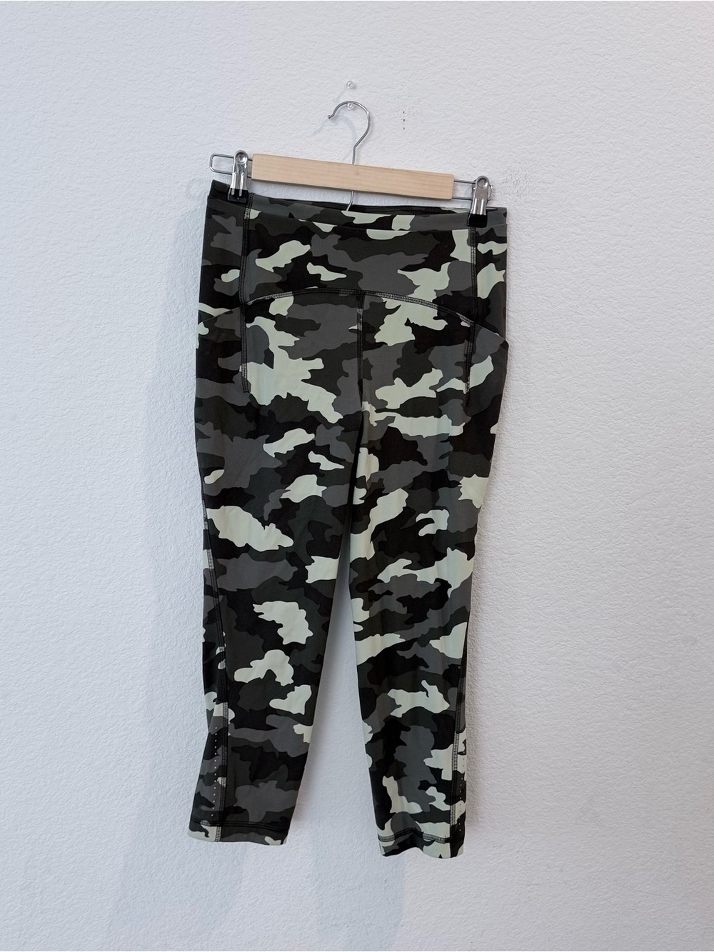 Lululemon- Swift Speed High Rise Crop 21”